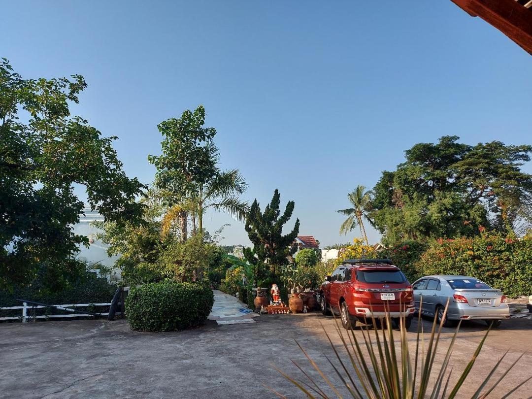 Scenic Riverside Resort Kamphaeng Phet Esterno foto