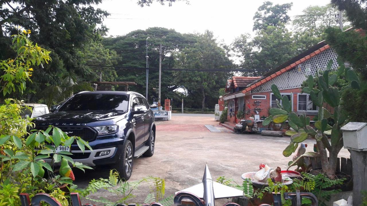 Scenic Riverside Resort Kamphaeng Phet Esterno foto